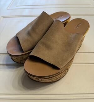 Chloe Camille Womens Sz 38 Tan Suede Cork Wedge Slide Sandal Mules Gold Trim